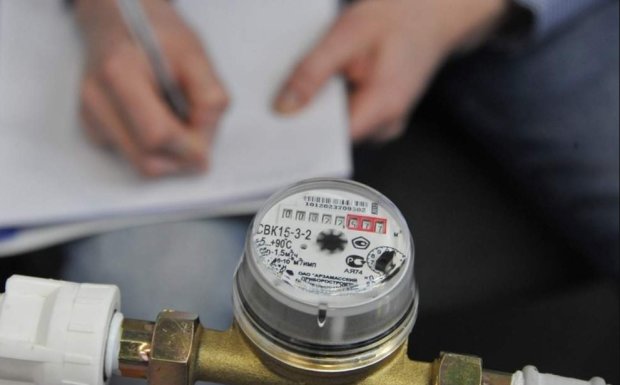 Украинцам начнут урезать зарплаты из-за долгов