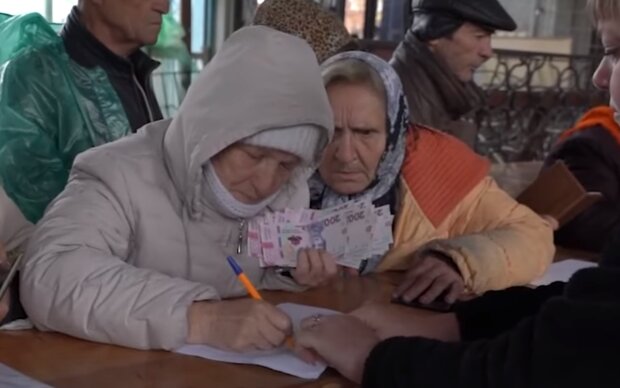 Пенсионерам помогут с покупкой лекарств: как получить 2000 гривен