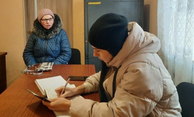 Пенсионерам назвали последствия игнорирования идентификации: что будет с деньгами на карточках