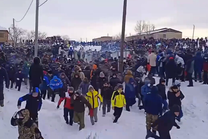 У Башкортостані ОМОН розганяє багатотисячний мітинг на підтримку засудженого активіста (відео)