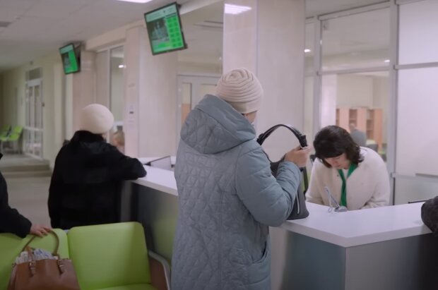 Десятки тысяч украинцев получают пенсию в 1,2 тыс. гривен: в ПФУ назвали области, с наибольшими и наименьшими выплатами