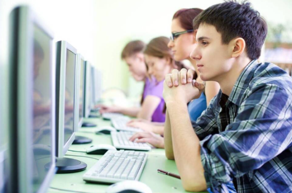 «Ми не знаємо, що ви з ними робите», – що кажуть за кордоном про знання учнів з України