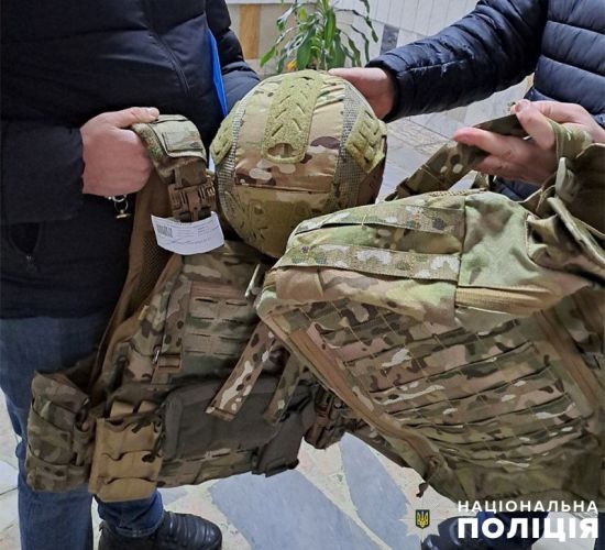 В Киеве во время комендантского часа рецидивист обокрал автомобиль волонтерского фонда: фото