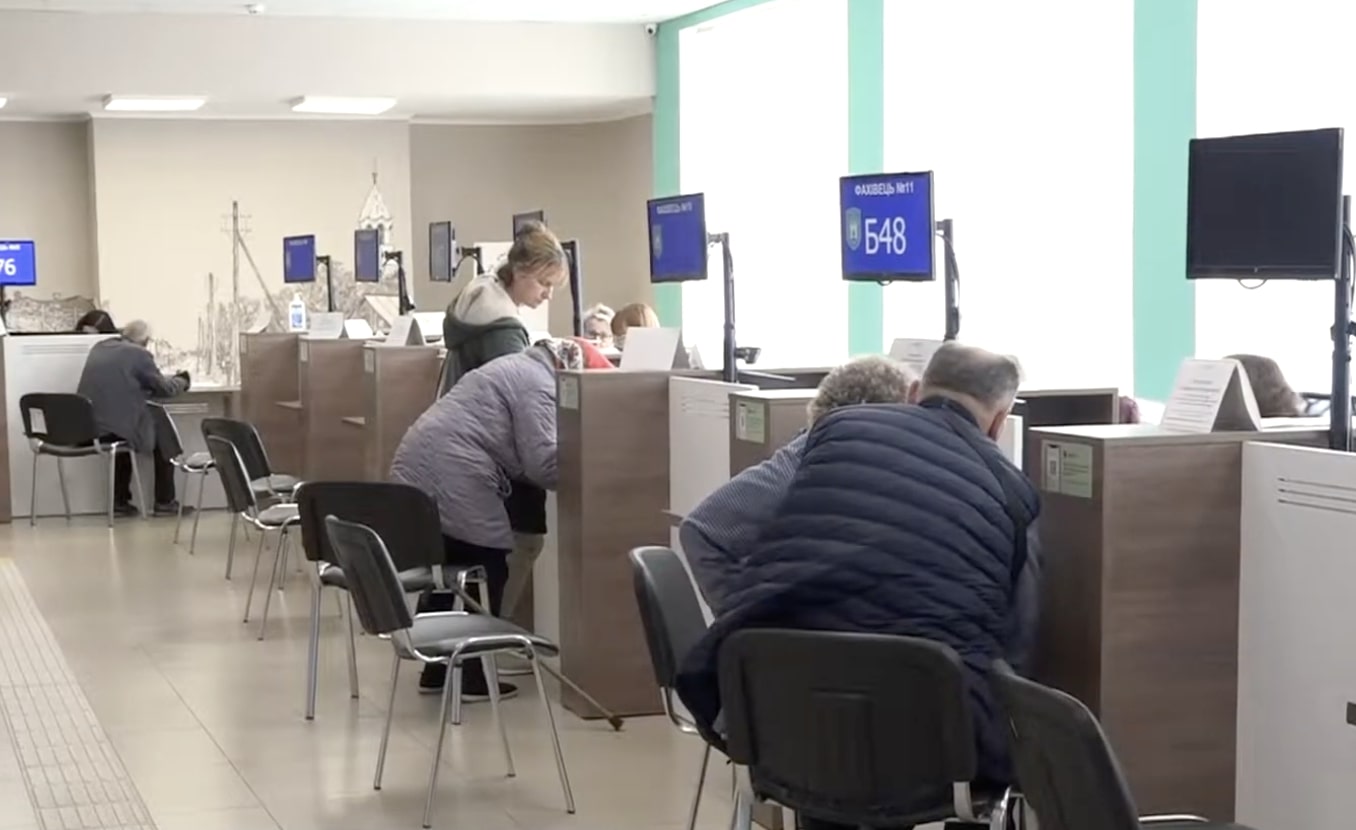 Робота для пенсіонерів у Чернігівській області: які посади пропонують від 17 тисяч