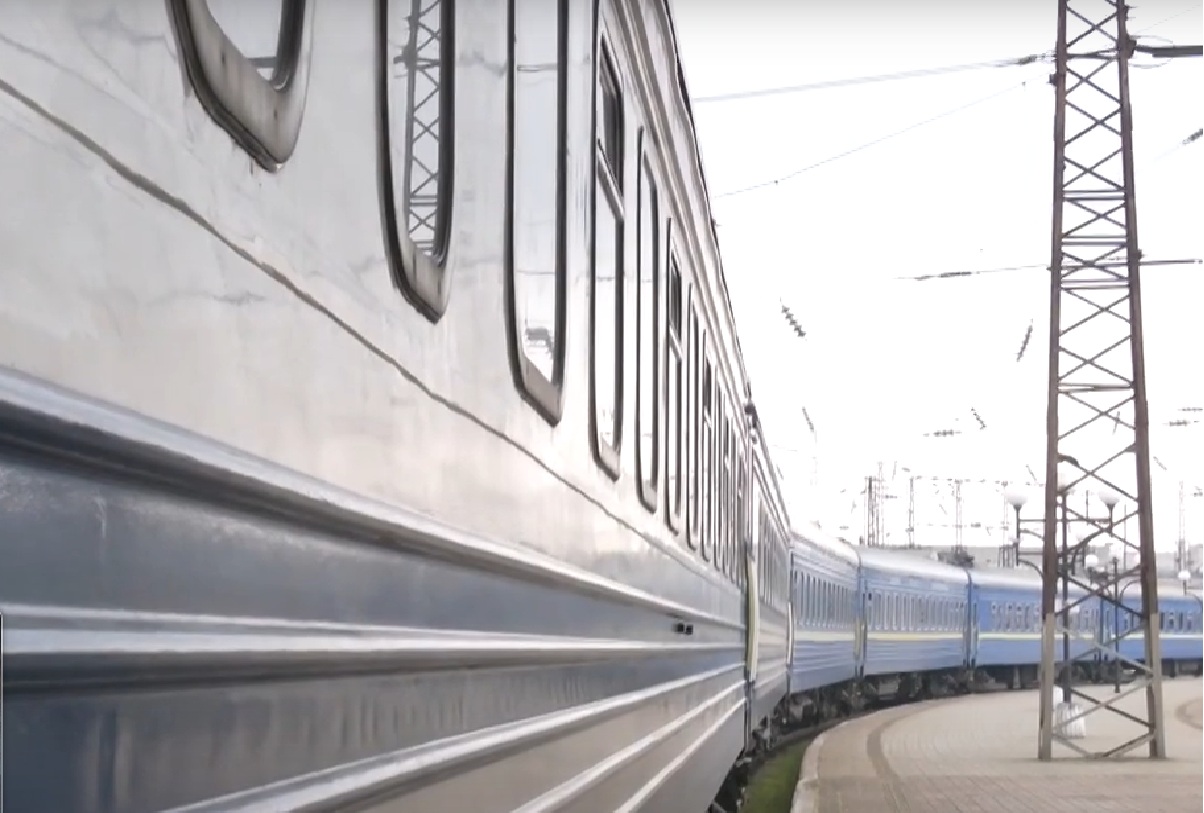 Обмеження руху поїздів в Дніпропетровській області: Укрзалізниця розкрила, які експреси не курсуватимуть