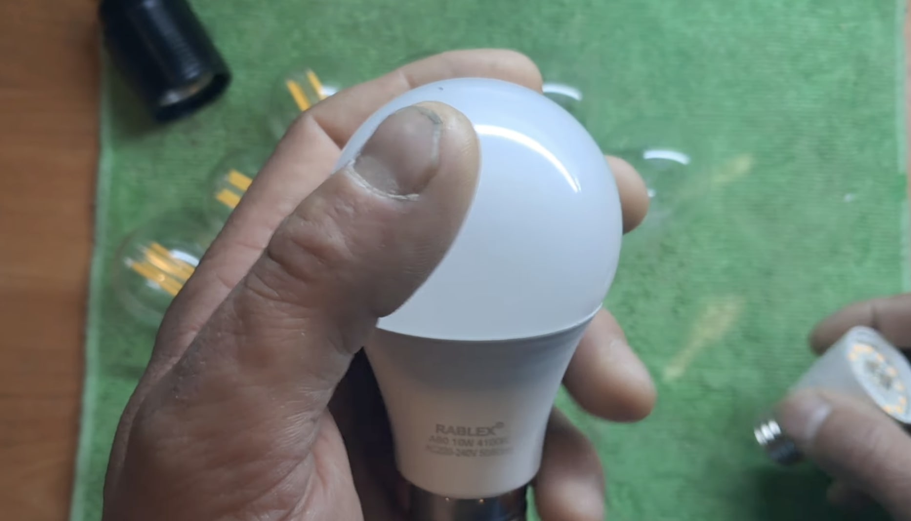 Графік відключення світла у Вінниці на 18 листопада: хто довго чекатиме повернення електрики