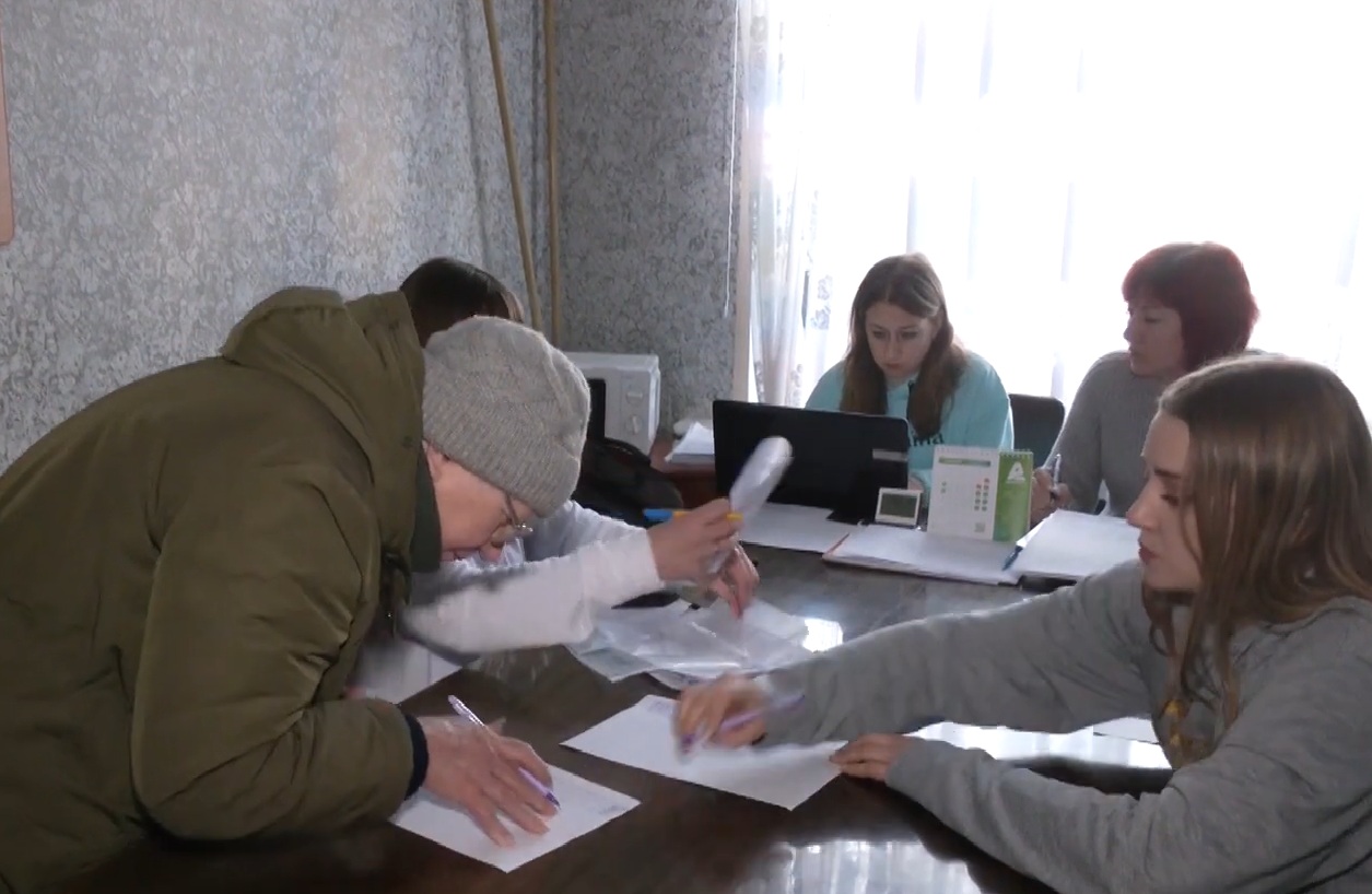 Безкоштовні продукти для ВПО та пенсіонерів у Дніпрі: українці можуть отримати гарячі обіди, як це зробити